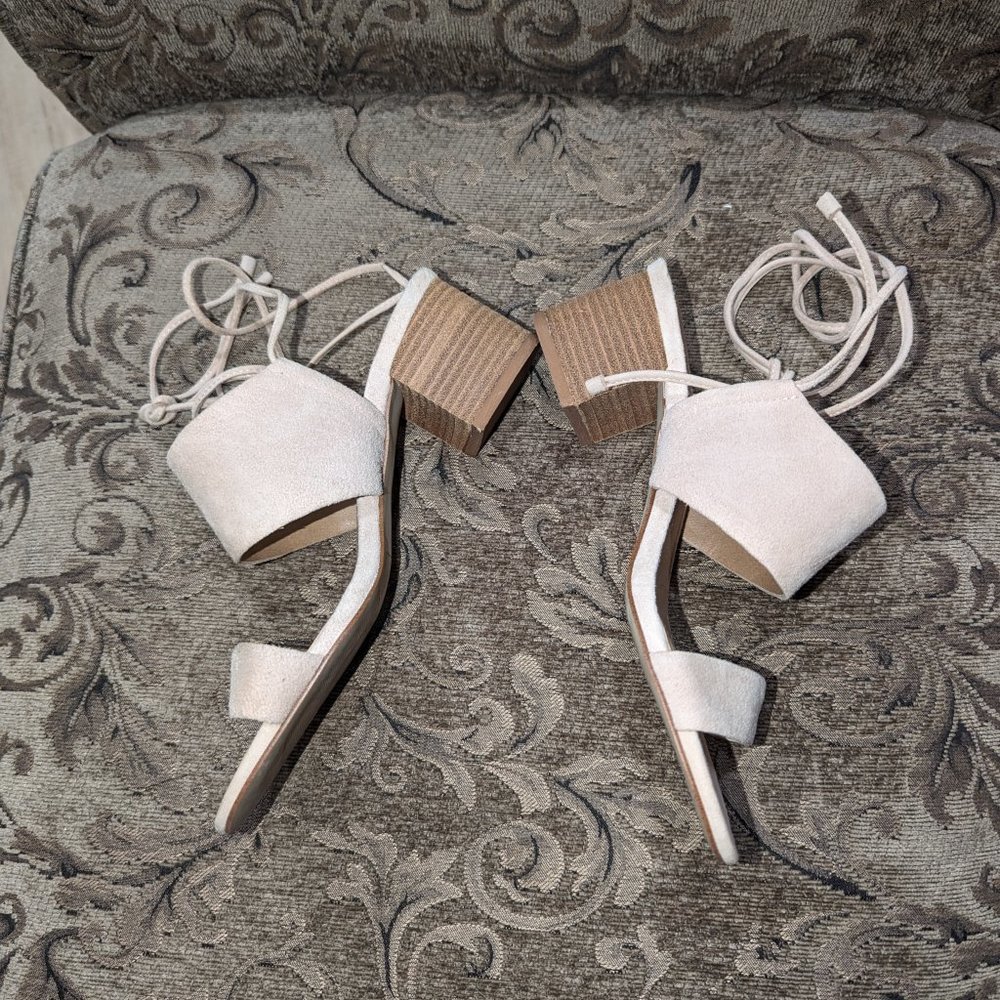 Tahari block heel gladiator sandals in blush/beige color SZ 7